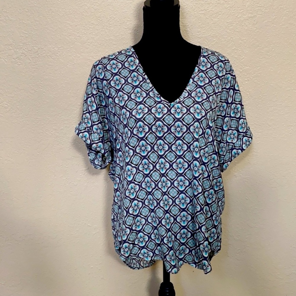 Lush M V-Neck Top